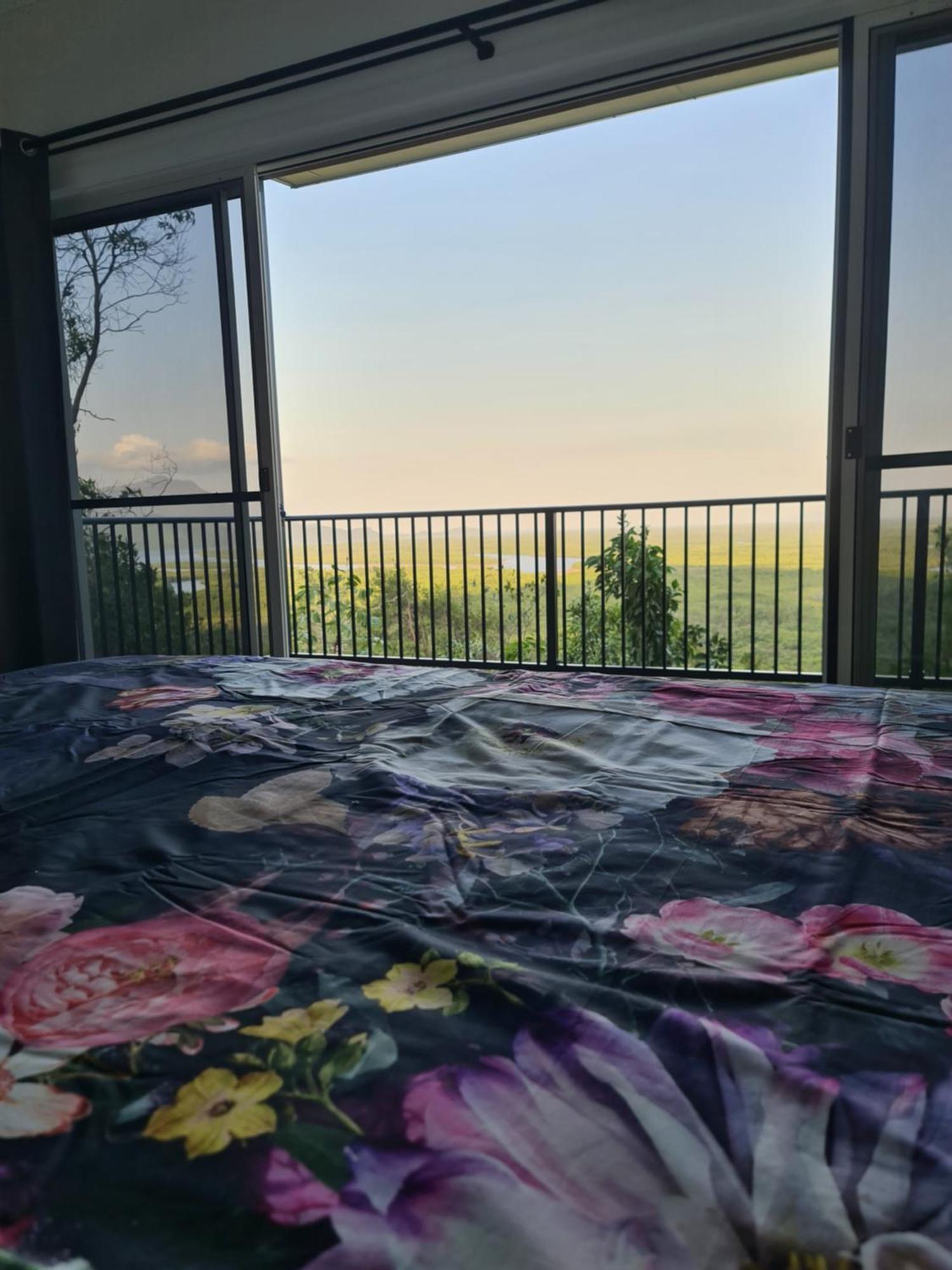 Vista Hinchinbrook Aparthotel Cardwell Buitenkant foto