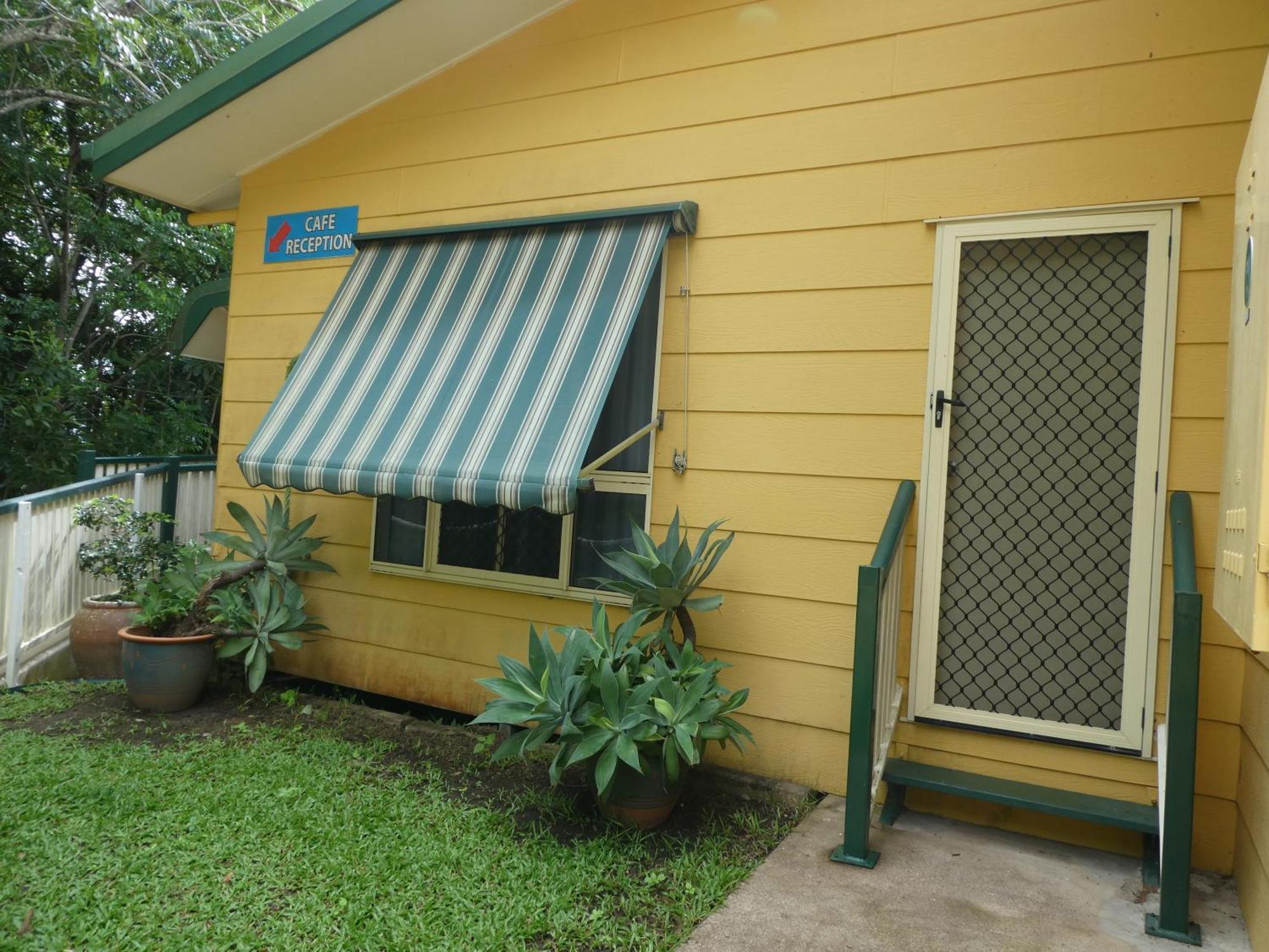 Vista Hinchinbrook Aparthotel Cardwell Buitenkant foto