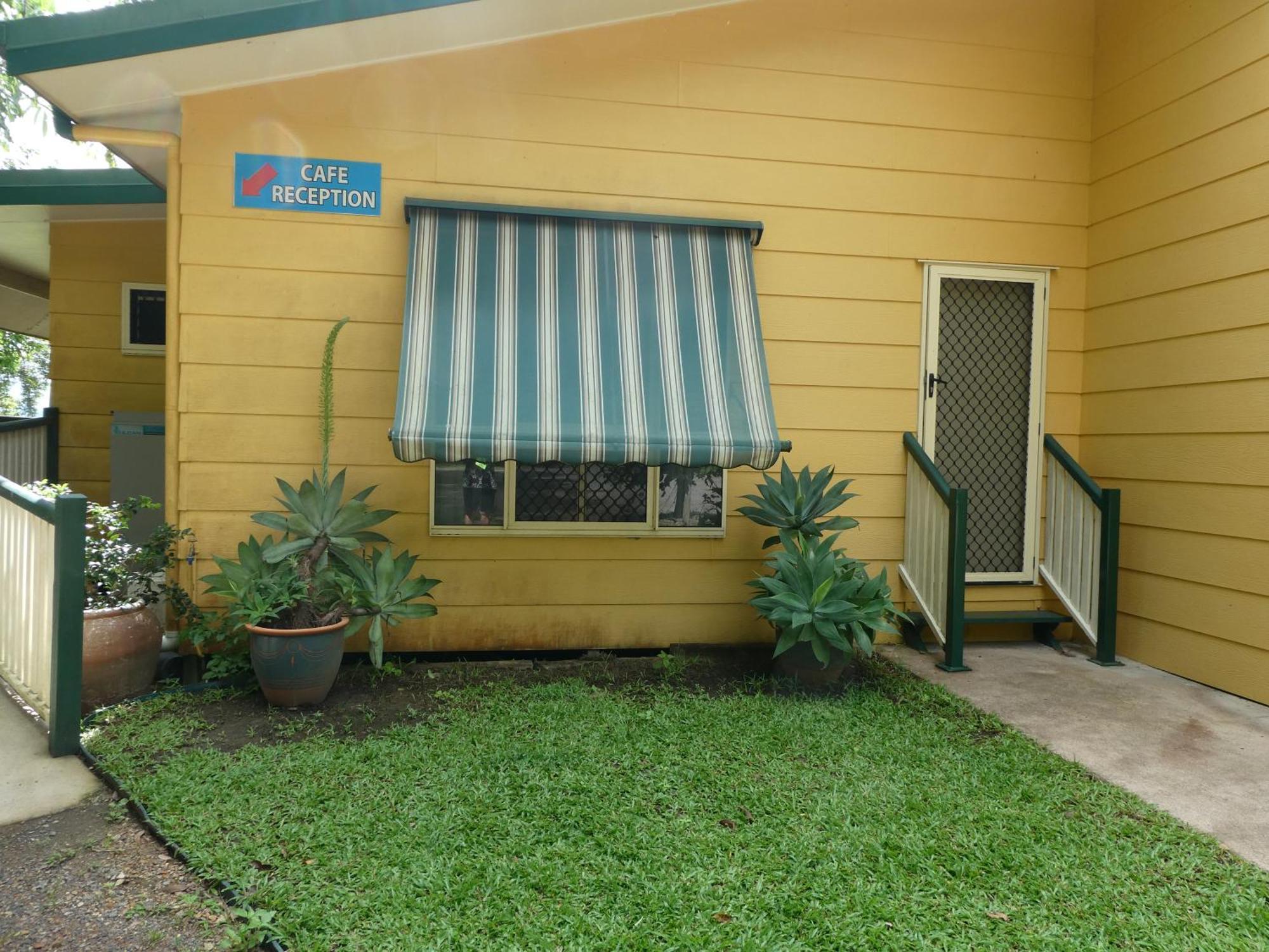 Vista Hinchinbrook Aparthotel Cardwell Buitenkant foto