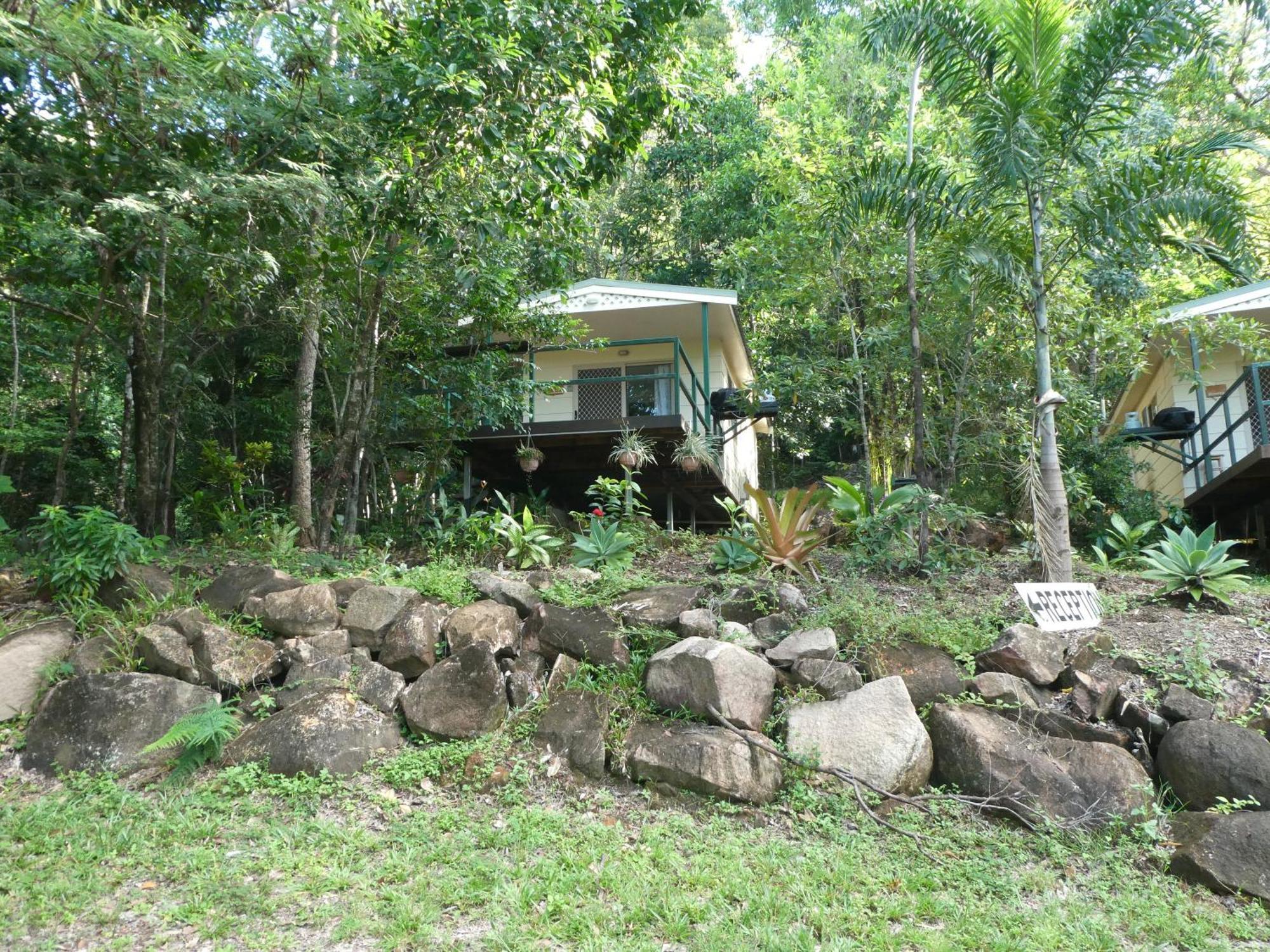 Vista Hinchinbrook Aparthotel Cardwell Buitenkant foto